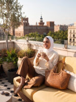 ⁦بلوزة مزينة بكشكشة وتطريزات أنيقة⁩ - الصورة ⁦2⁩